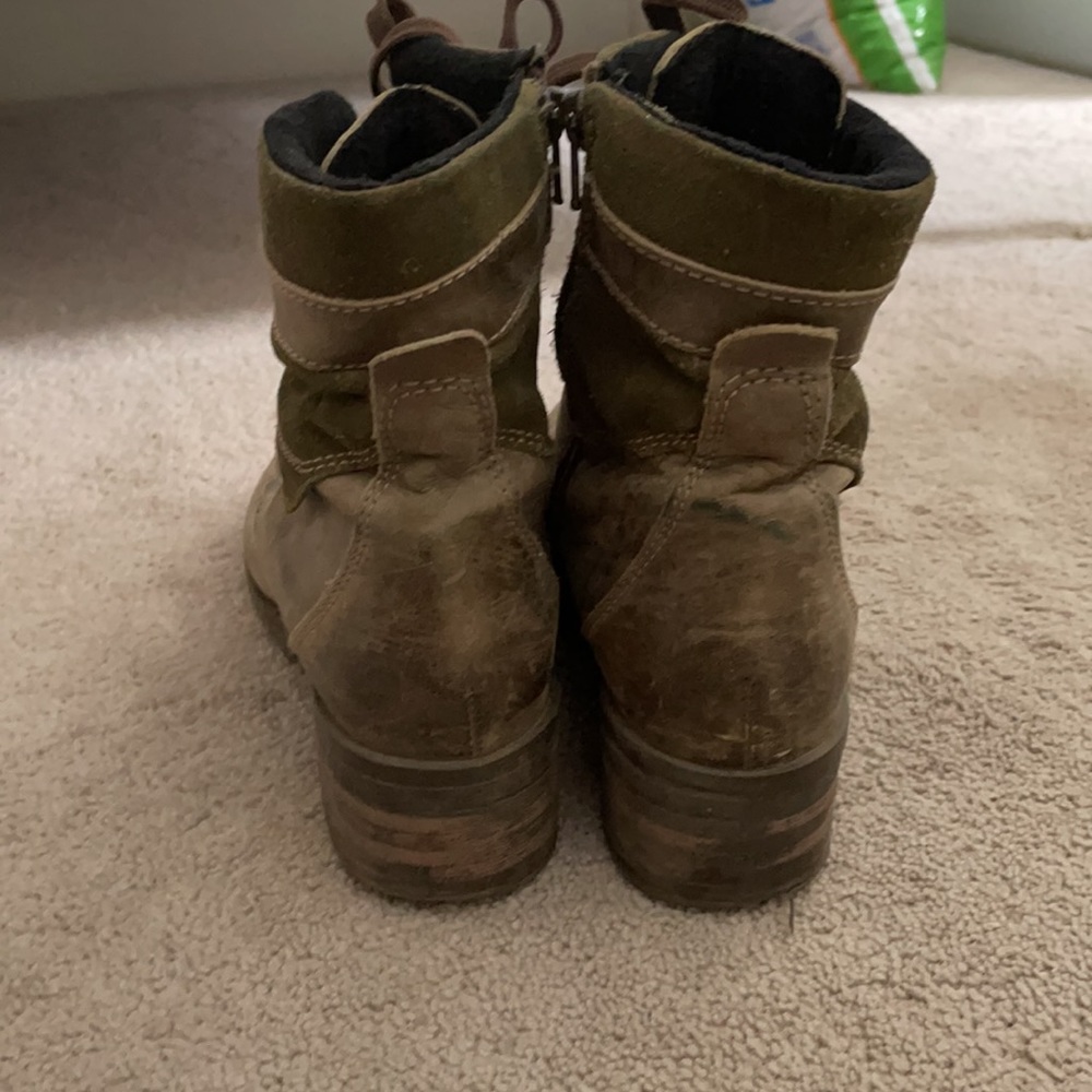 Boots - Picture 3 of 6
